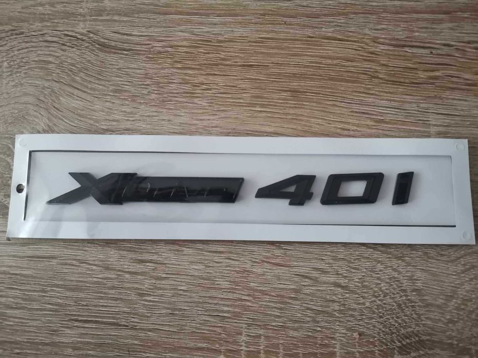 черен надпис BMW Xdrive 40i