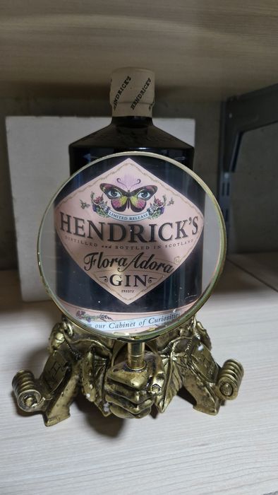 Suport sticla cu lupa Hendrick's