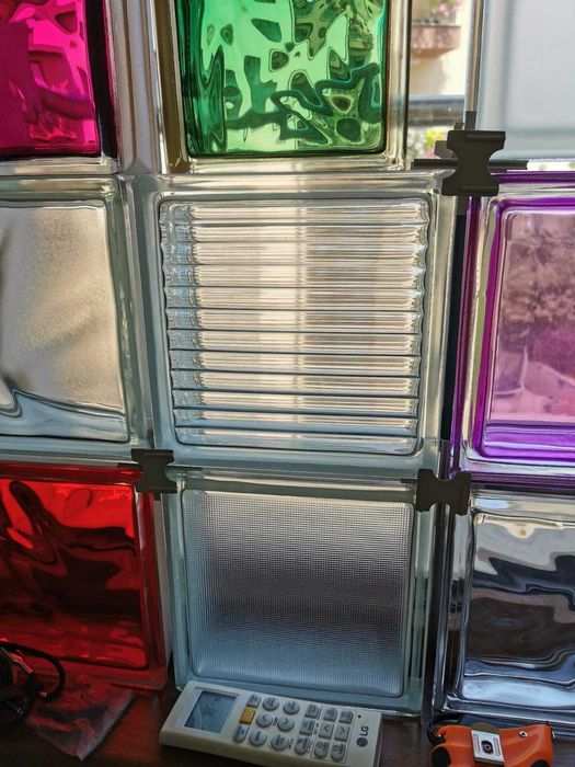 Стъклени тухли различни видове