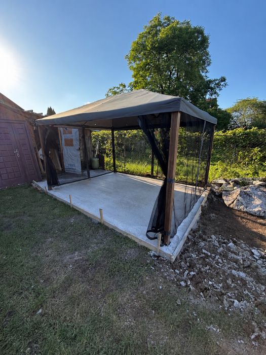 Vand pavilion cu structura din metal