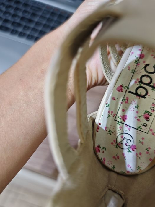 Продам женскую обувь