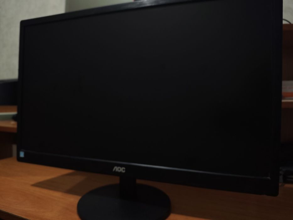 AOC FHD 22 дюйм в идеальном состоянии
