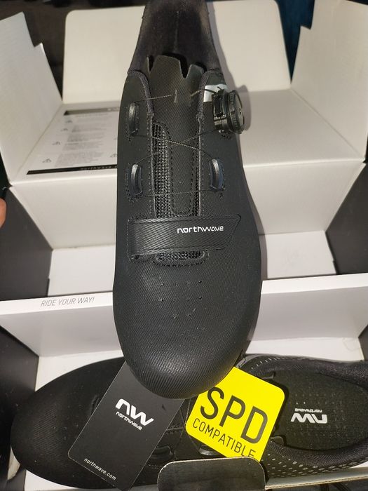 Pantofi de ciclism north West cu etichetă!