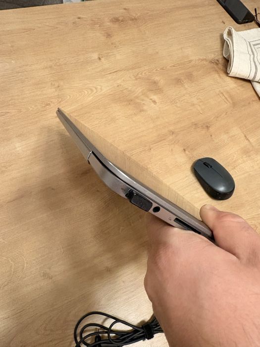 Laptop ASUS ZenBook UX306U