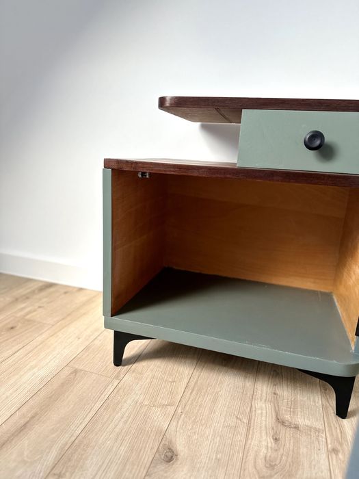 Реставрирани нощни шкафчета