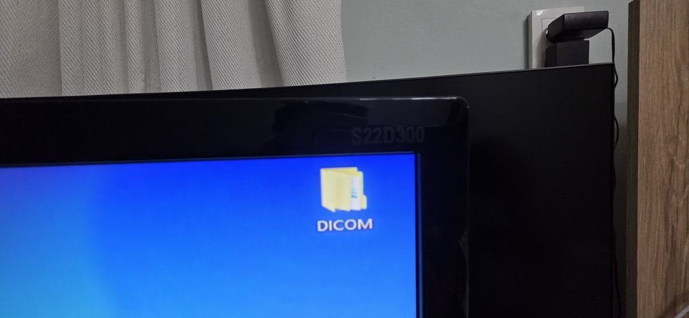 Монитор Samsung s22d300