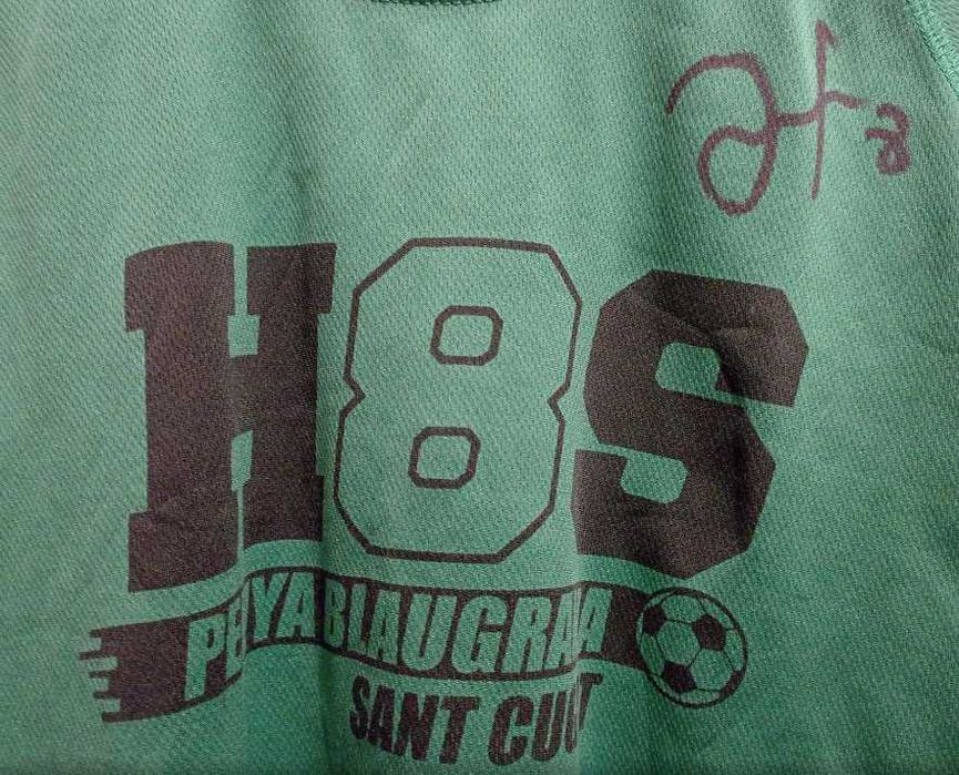 Оригинална фланелка на школата на Христо Стоичков с автограф