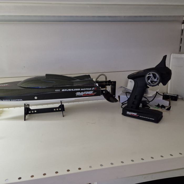 Радио управляемый катер