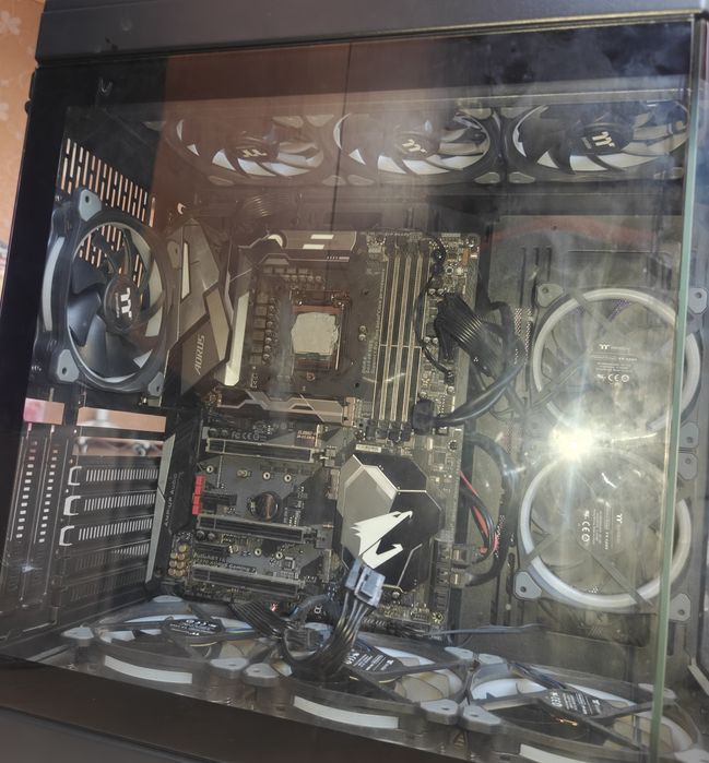 Продам корпус GamaMax с платой процом вертушками