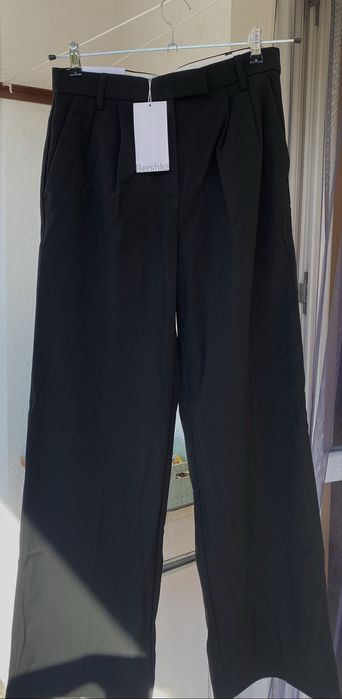 Черен панталон от Bershka
