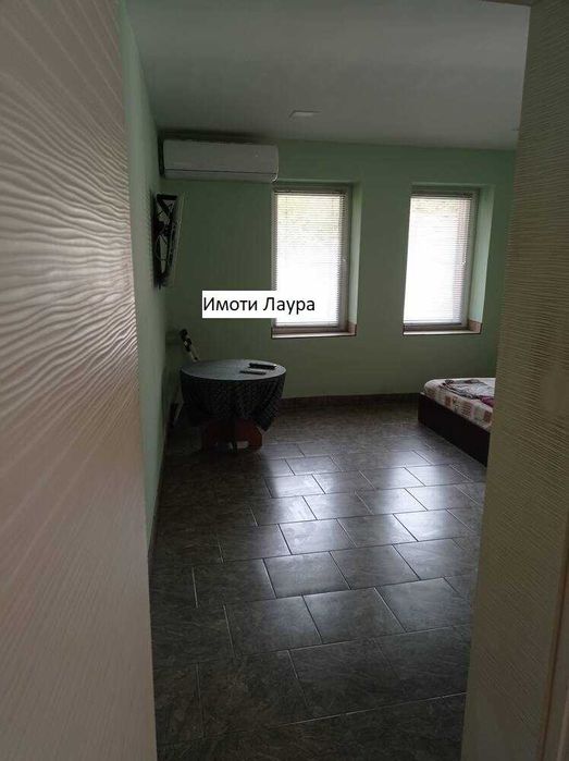 Дава се под наем Двустаен апартамент в Шумен, Център - 55 кв.м за 255 € - Снимка #1