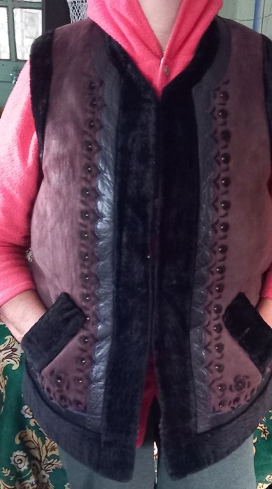 Vând vestă blană țărănească  veche de colecție - 550 lei