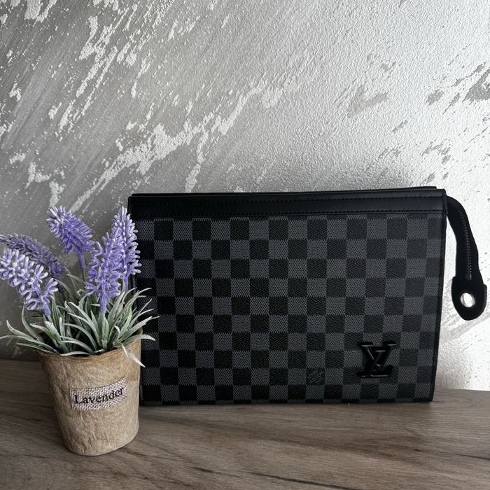Louis Vuitton / Мъжки чанти тип клъч