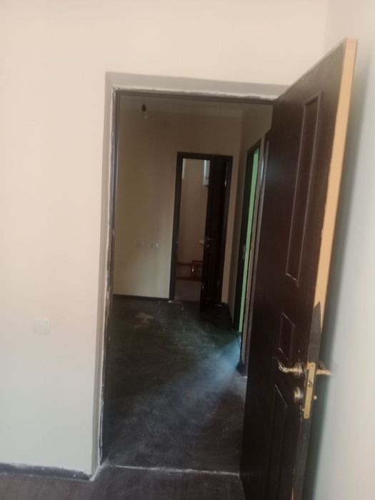 Тошкент вилояти. Янгийўл тумани,Гулбахор Янги домдан квартира сотилади