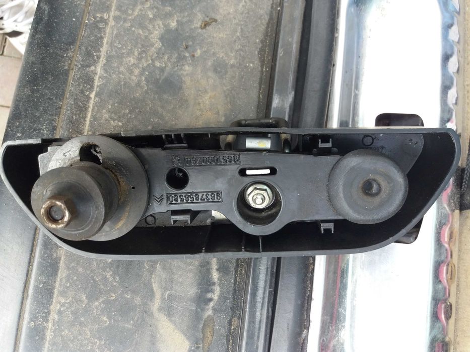 Рамо за чистачка на Пежо 407 комби