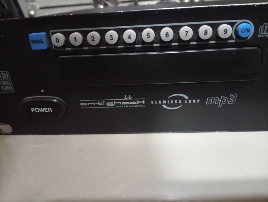 Vind CD player MP3 tip rack