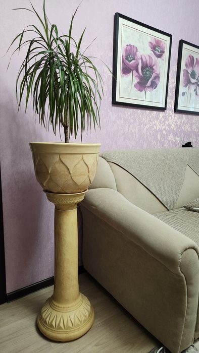 Кашпо с подставкой для цветов