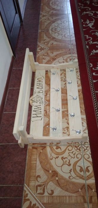 Вешалка из дерево