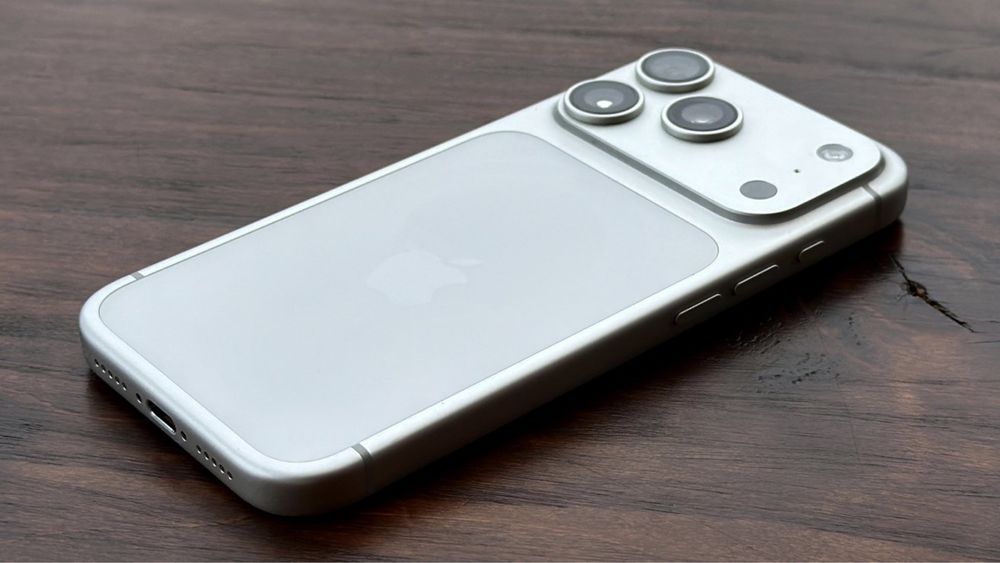 iPhone 17 Pro серебристый