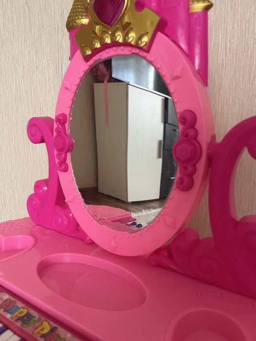 Продам стол для макияжа