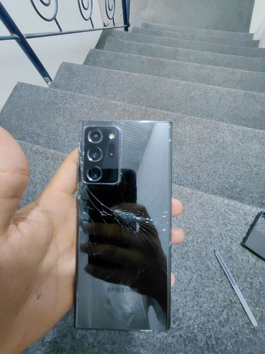 Samsung not 20 ultra 5g 
Hotira 256 
Azu 12 gb +6
Atp yarimtada 
Face