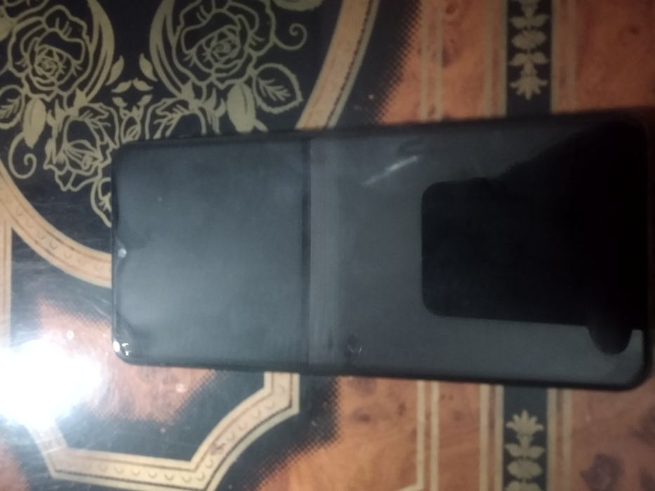 Samsung galaxy A02  sotiladi
Holati yangi
Bir gun zaryadi aniq tutadi