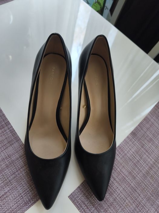 Елегантни обувки на ток