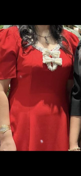 Qizil koʻylak chiroyli