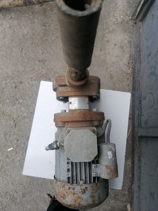 Продавам водна помпа вида 5
