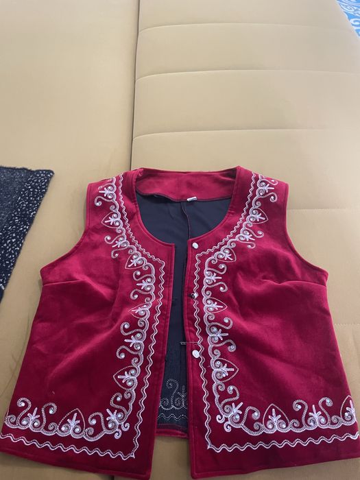 Кажекей сатылады 1 рет киілген моншақтары түгел