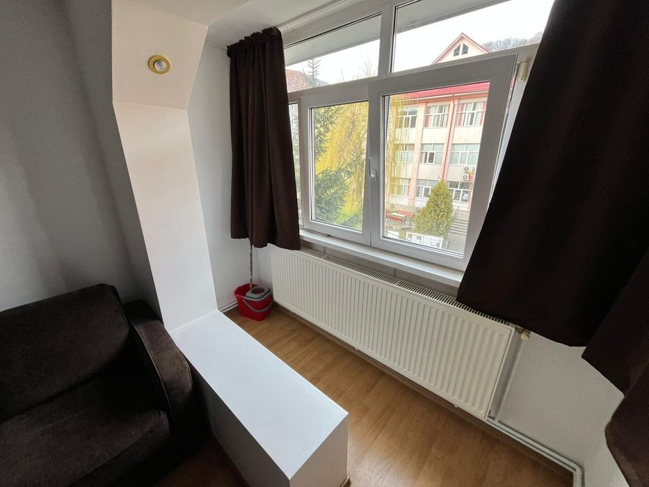 Ofer spre închiriere apartament 3 camere Nehoiu
