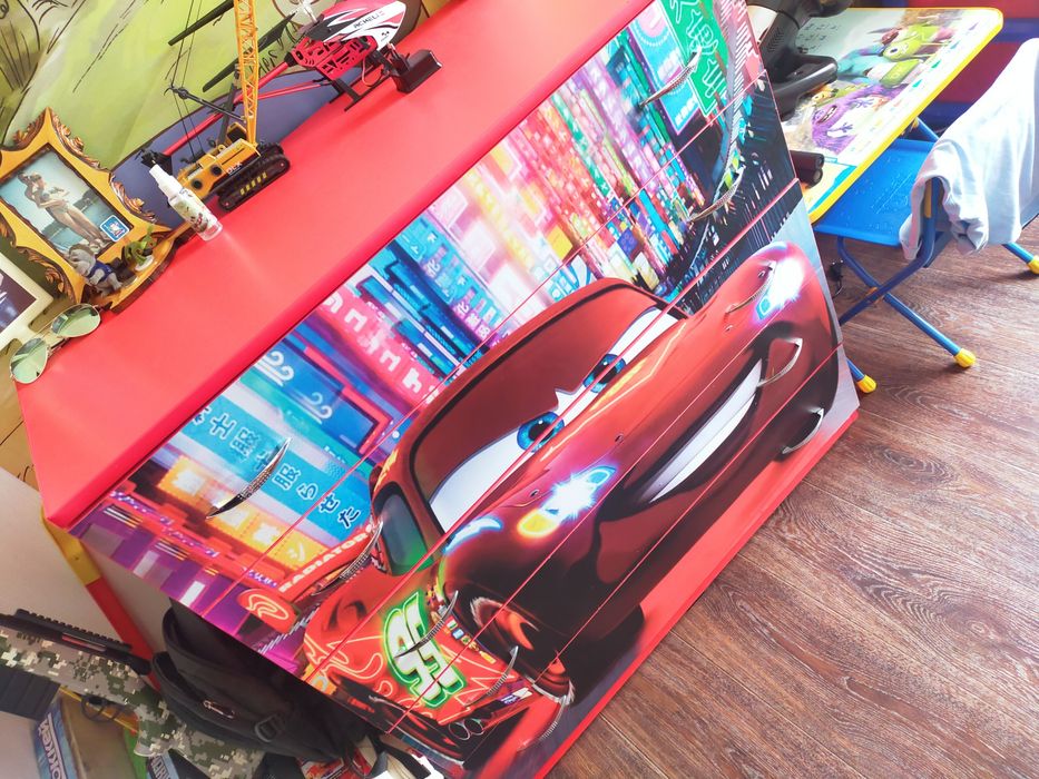 Продам комод"Тачки Маквин" и комплект Корпорация монстров