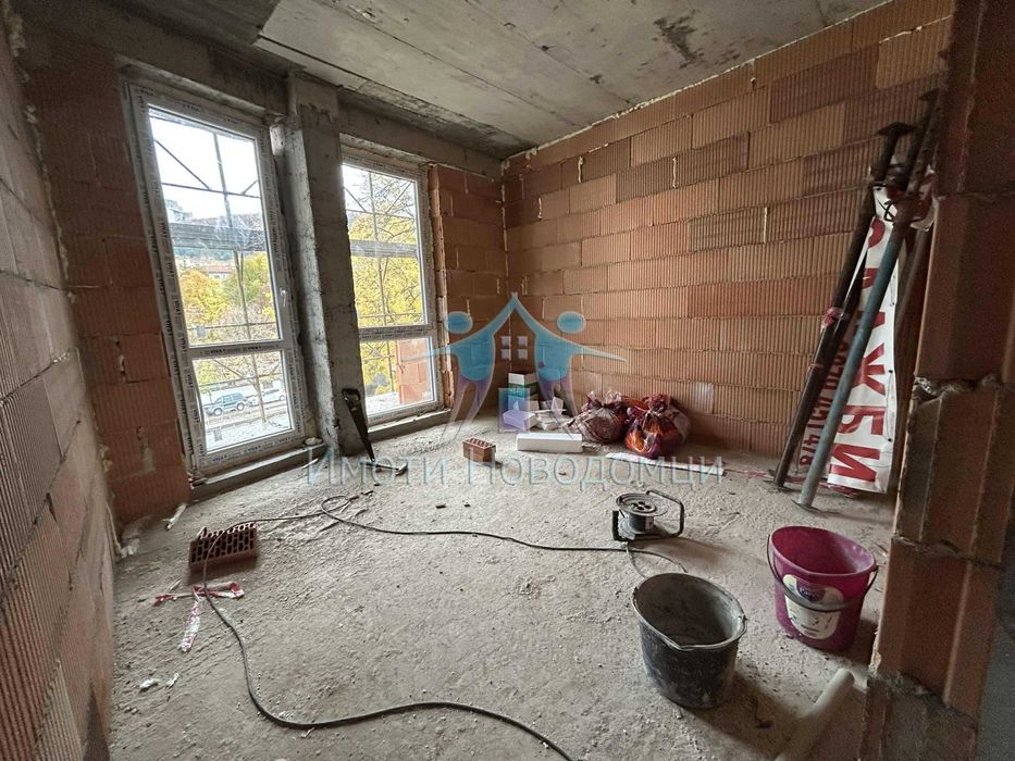 Тристаен, Шумен, Център