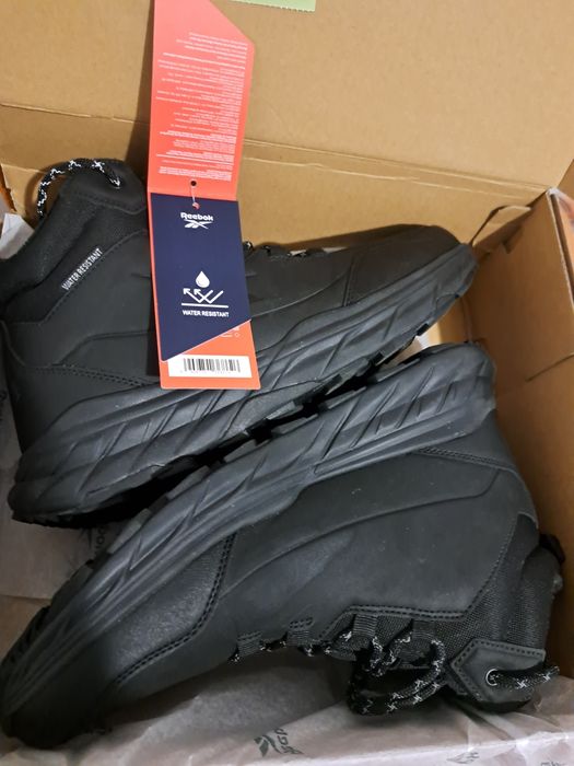Vând produs original REEBOK nr.46.30. 5cm.impermeabili.