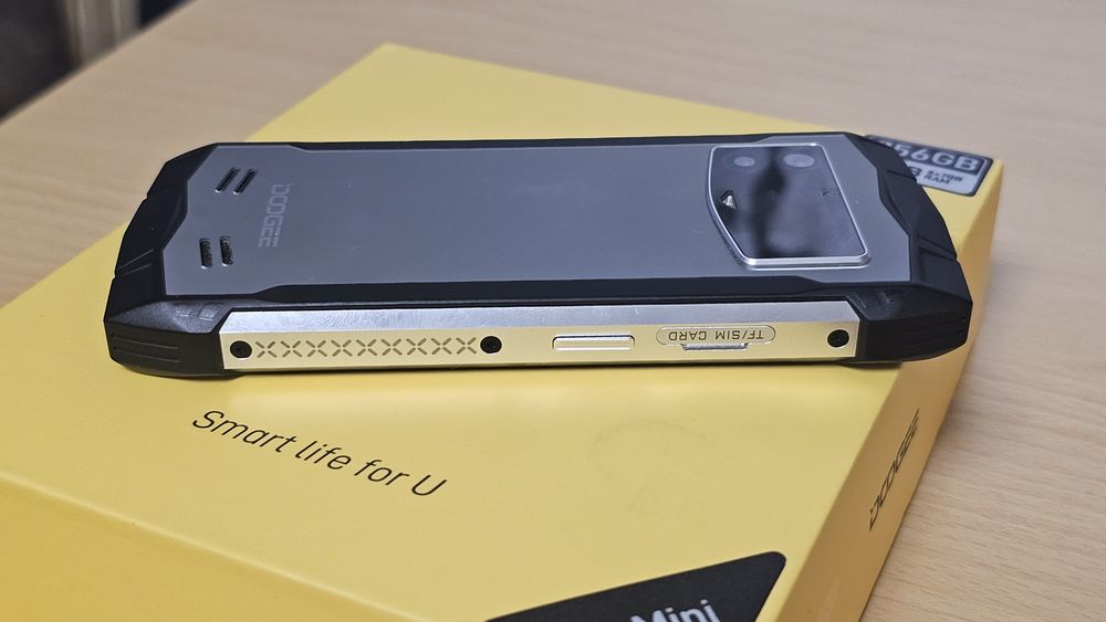 Уникален телефон DOOGEE S Mini