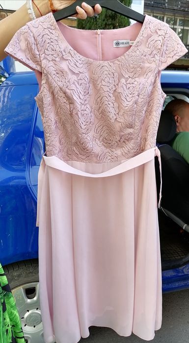 Елегантна дамска рокля