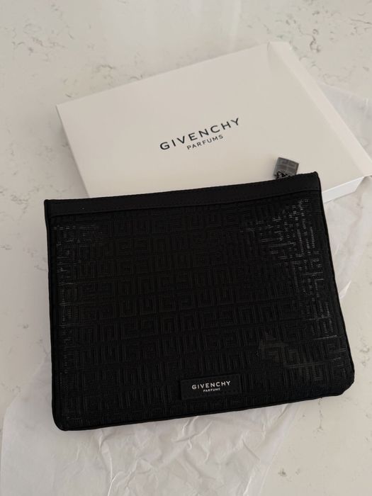 Givenchy Parfums дамски кльч