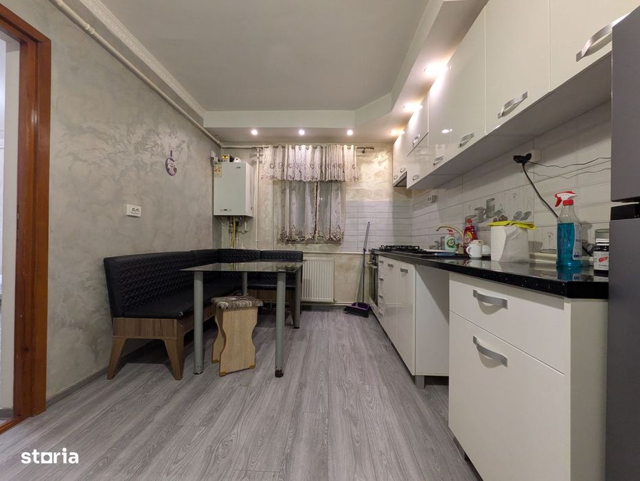 Apartament 3 camere, cochet și primitor, în spate la Cora