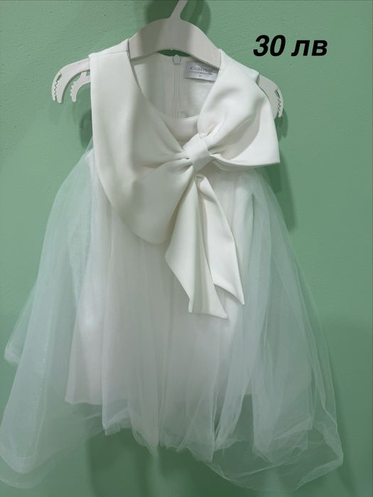 Бяла тюлена рокля с панделка