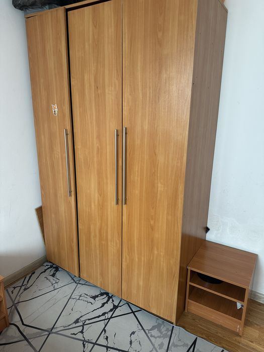 Диван и шкаф.   .