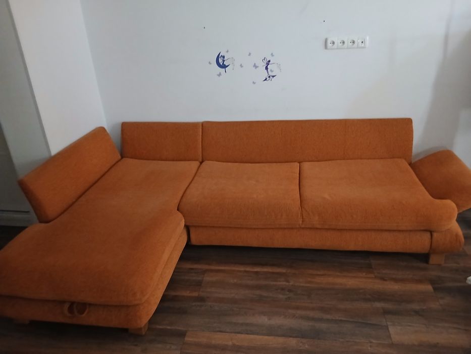 Диван угловой . Продам