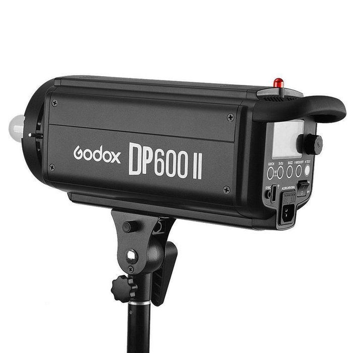 Vand Godox Dp600II in stare perfecta