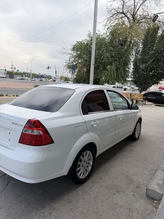 Nexia 3 avtomat sotiladi 6200$