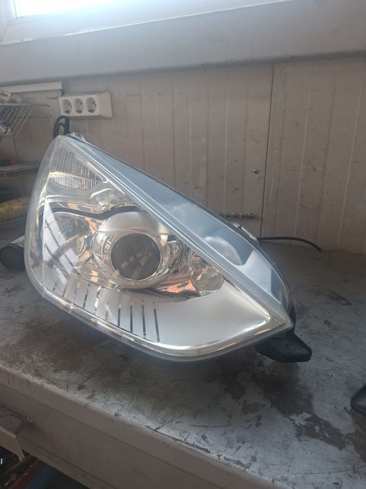 ФОРД Галакси Продавам фарове за Форд галакси след 2006г не са ксеноно