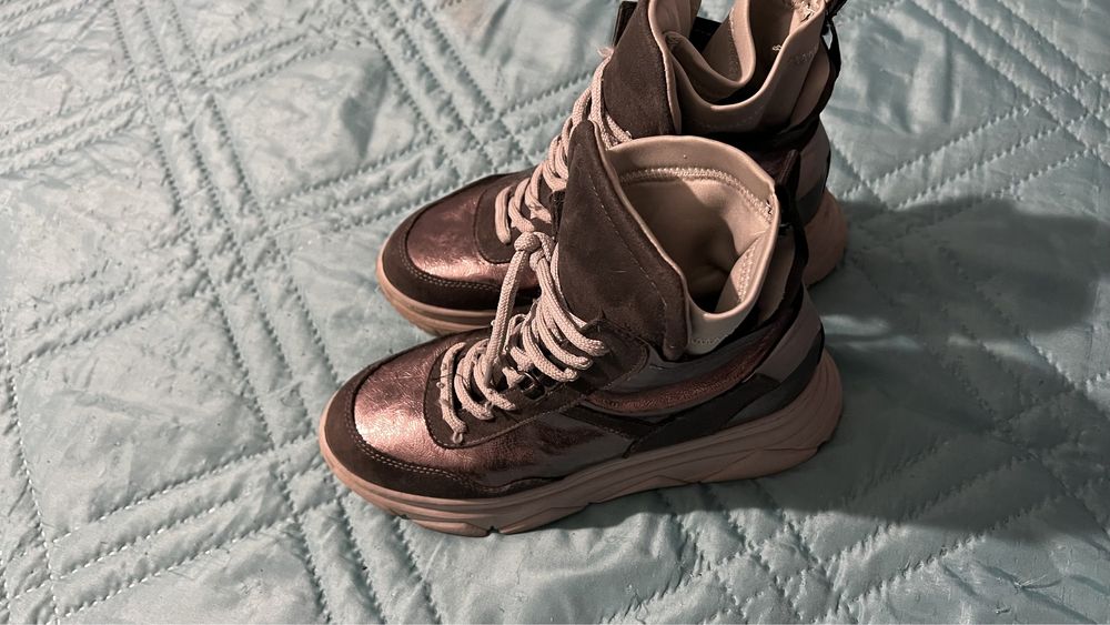 спортни боти с връзки