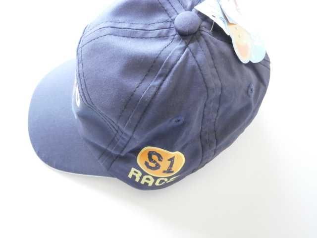 Бебешка шапка с козирка