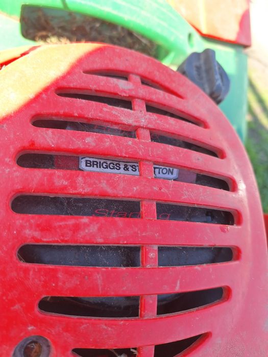 Masina Tuns Gazon Brill Germania cu Tractiun