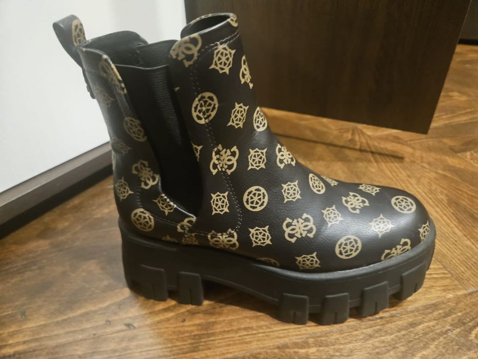 Новииии Боти Guess