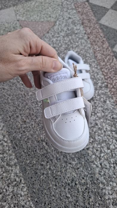 Чисто нови маратонки на Адидас, 22 номер