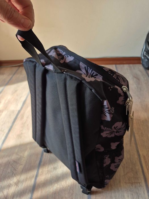 продавам НОВИ ОРИГИНАЛНИ раници Jan Sport